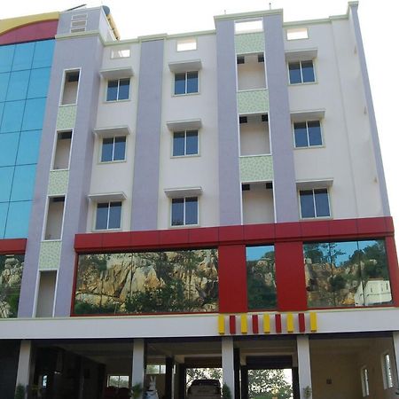 Hotel Ksr Grand Srikalahasti Εξωτερικό φωτογραφία